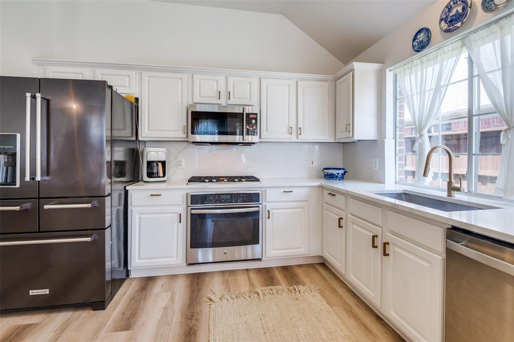 208 Touchdown Drive Irving, TX 75063 - Photo 11 of 31