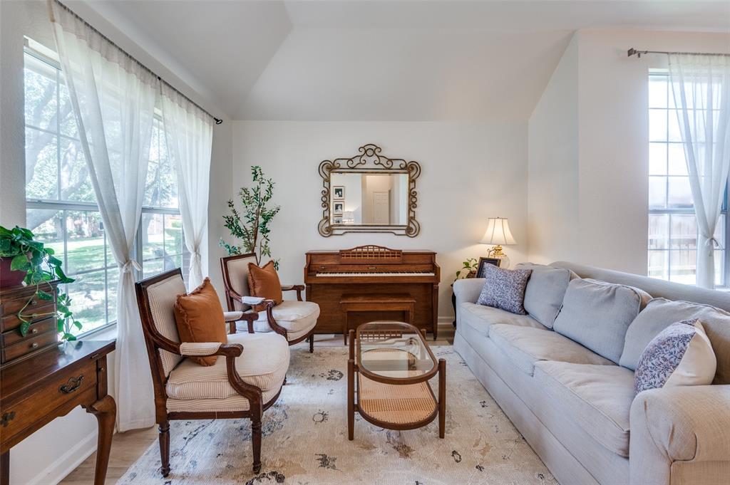 208 Touchdown Drive Irving, TX 75063 - Photo 4 of 31