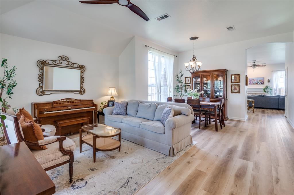 208 Touchdown Drive Irving, TX 75063 - Photo 5 of 31