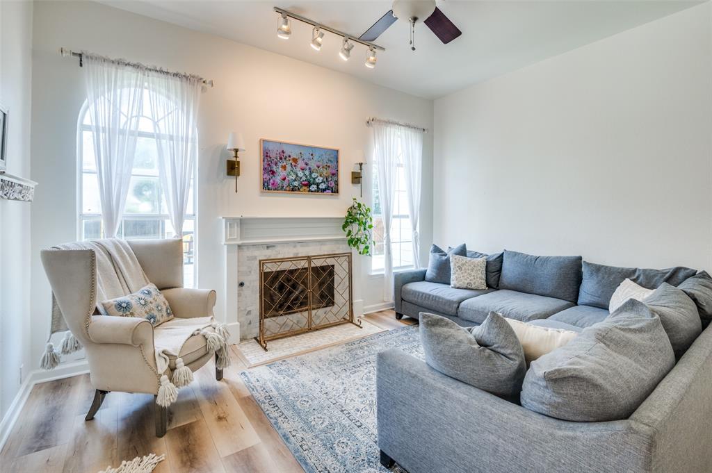 208 Touchdown Drive Irving, TX 75063 - Photo 7 of 31