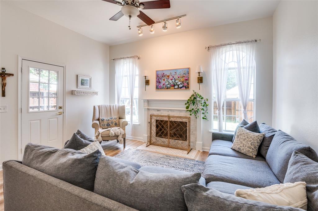 208 Touchdown Drive Irving, TX 75063 - Photo 8 of 31