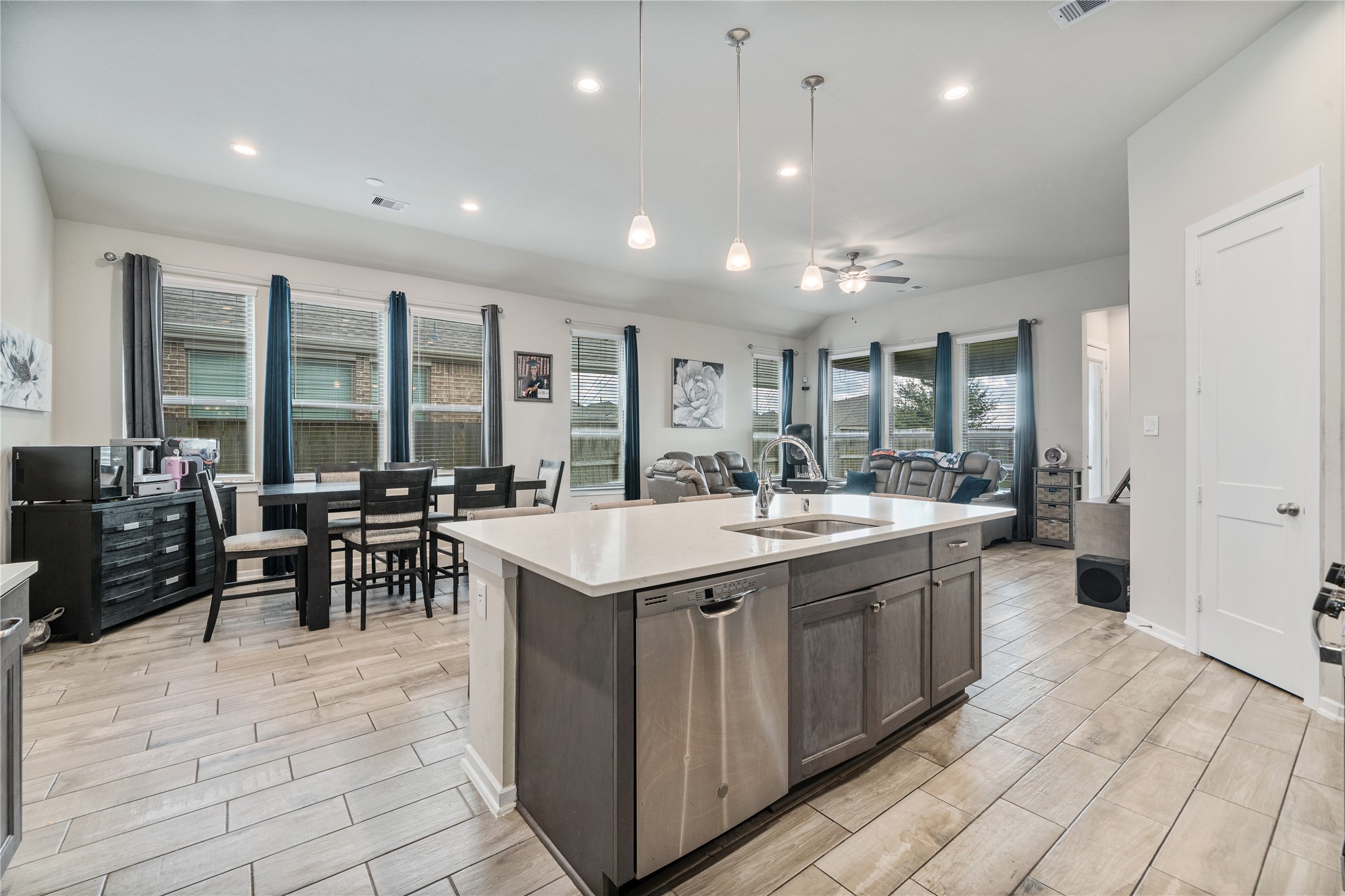 4510 Peloton Road Rosharon, TX 77583 - Photo 11 of 45