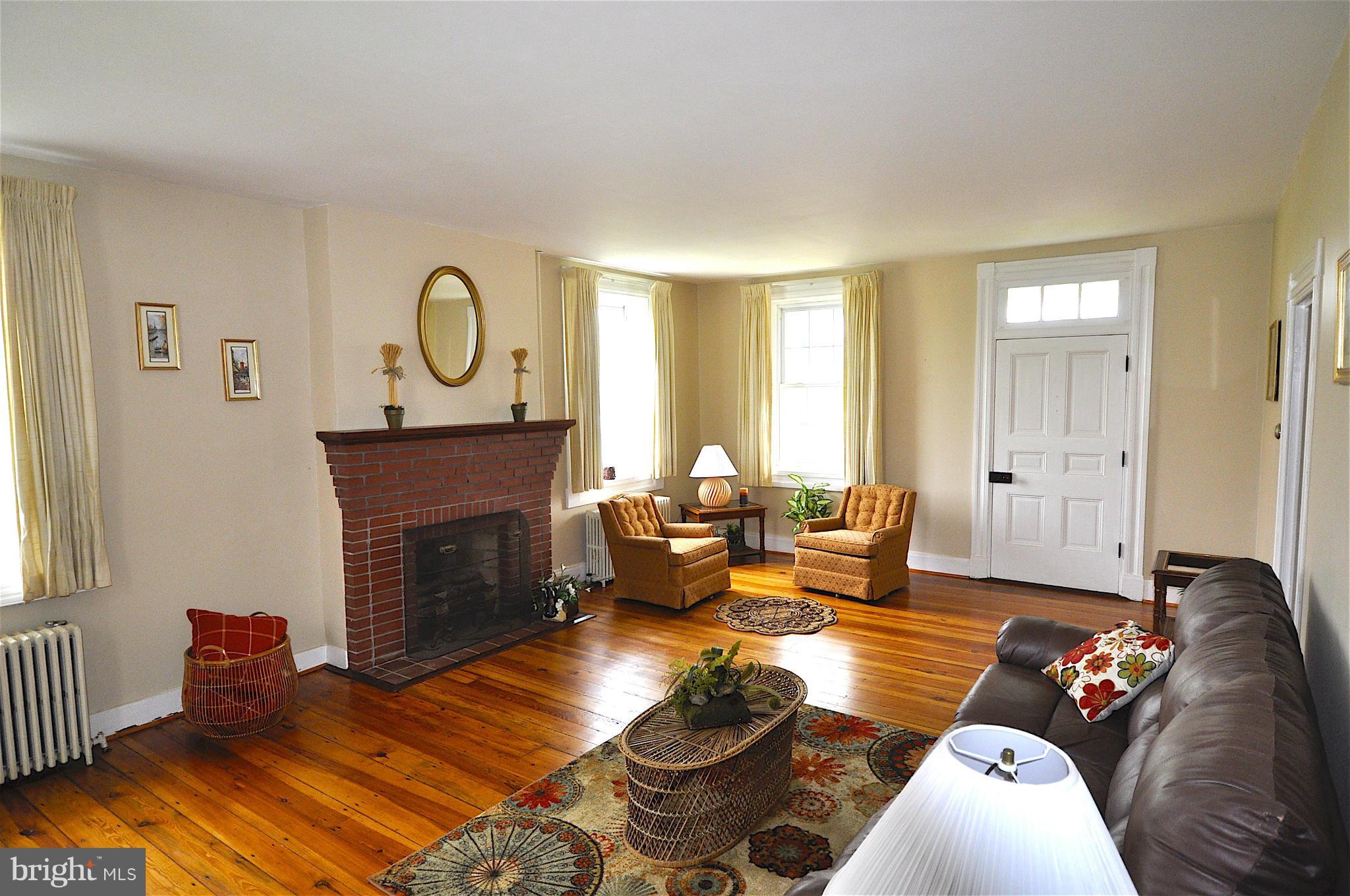 3516 Sumantown Road Middletown, MD 21769 - Photo 7 of 30 Living Room