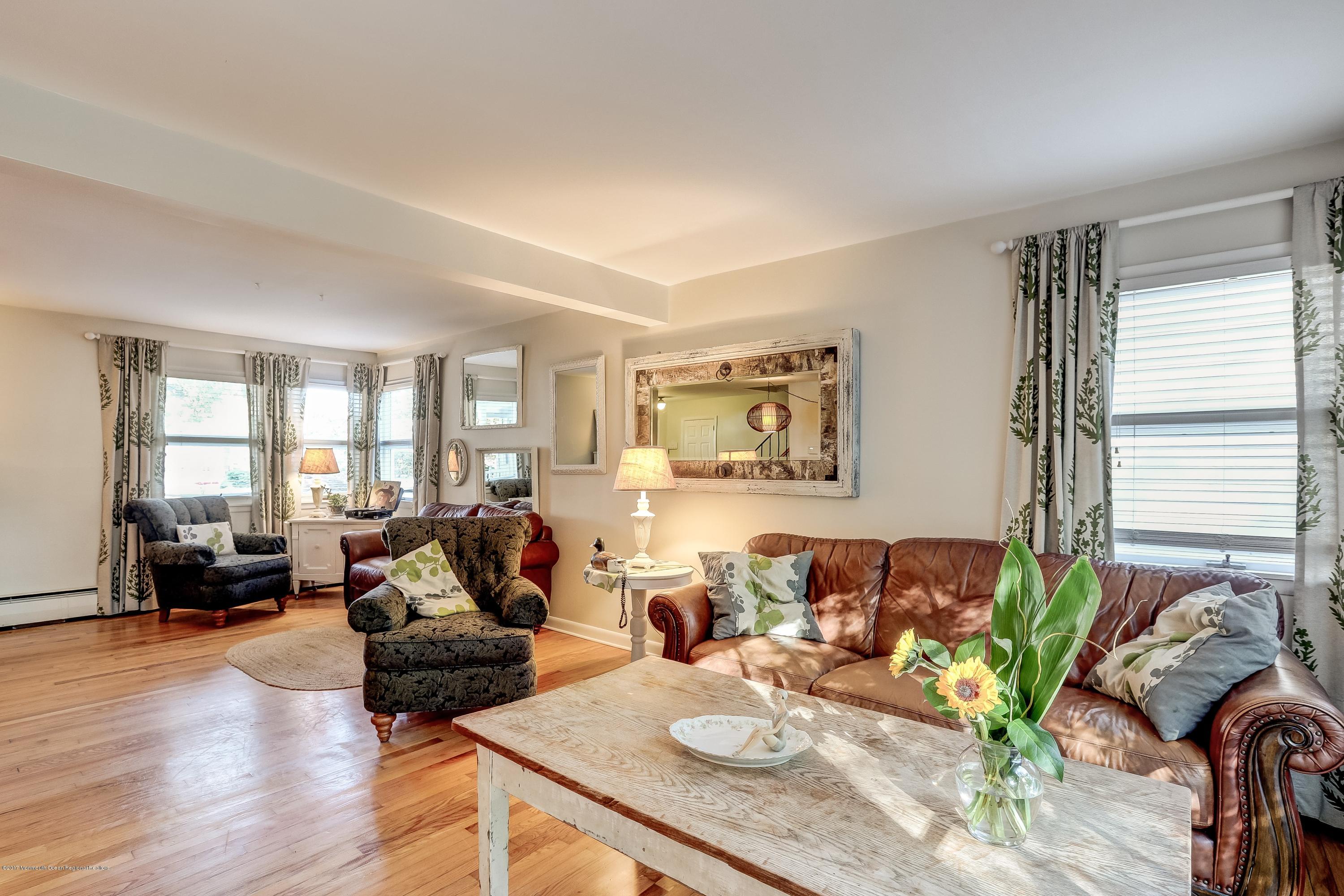 91 Manito Road Manasquan, NJ 08736 - Photo 6 of 27 006_Living