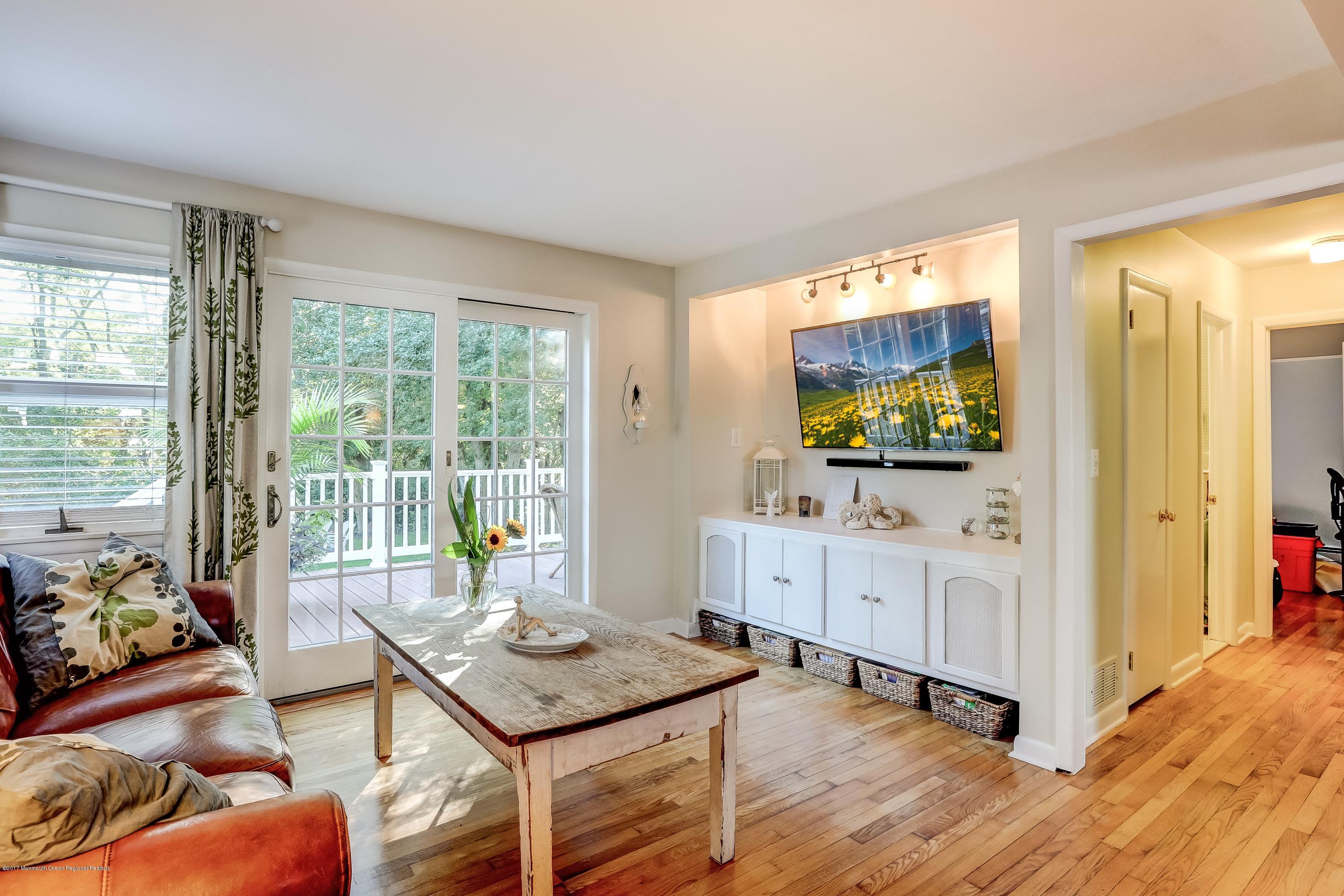 91 Manito Road Manasquan, NJ 08736 - Photo 7 of 27 007_Living