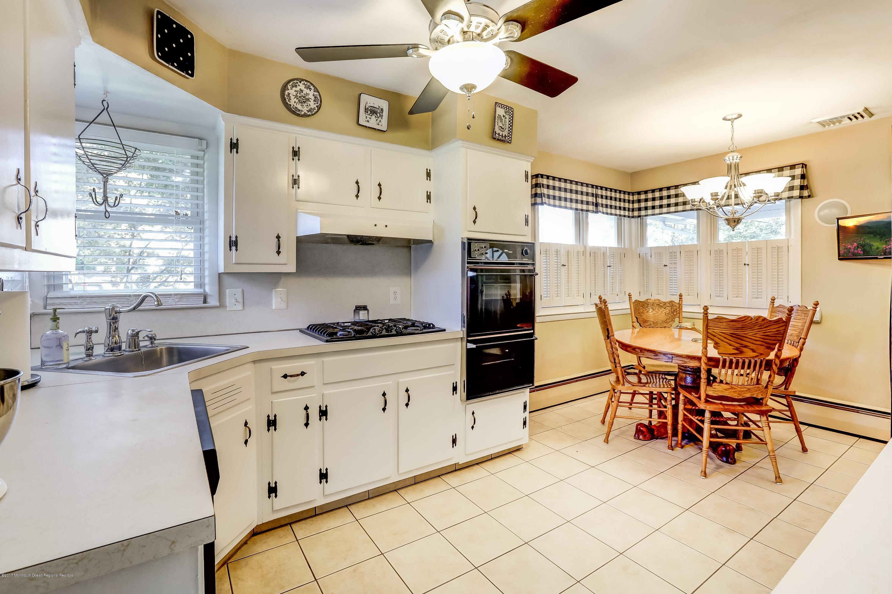 91 Manito Road Manasquan, NJ 08736 - Photo 10 of 27 010_KitchenDining