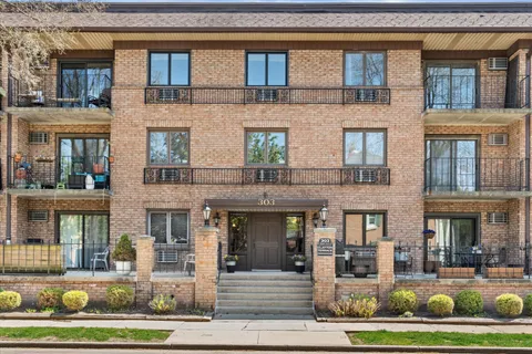 $235,000 | 303 East Henry Clay Street, Unit 104, Whitefish Bay, WI 53217