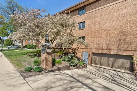 $235,000 | 303 East Henry Clay Street, Unit 104, Whitefish Bay, WI 53217