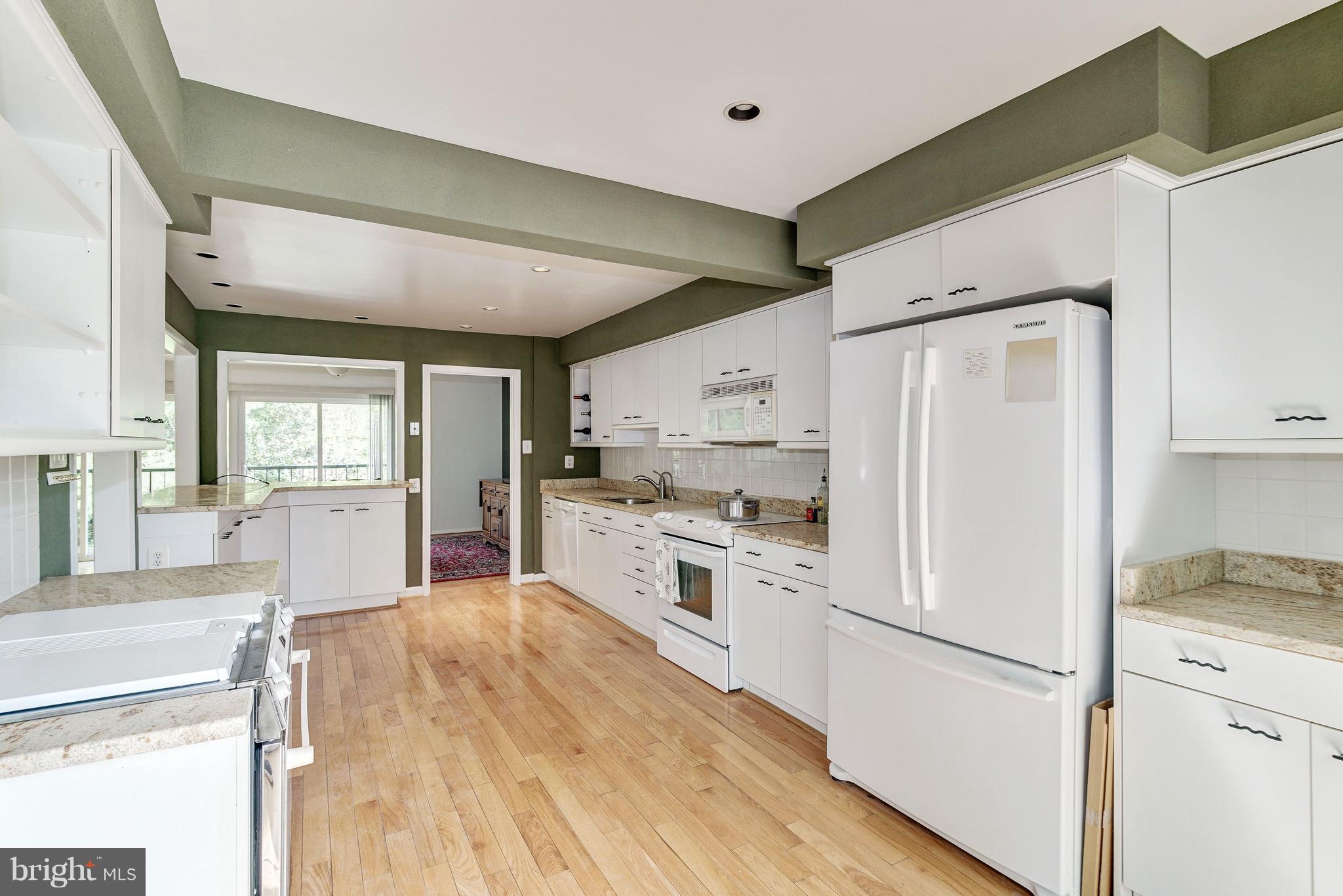 2171 Cabots Point Lane Reston, VA 20191 - Photo 12 of 30 Kitchen
