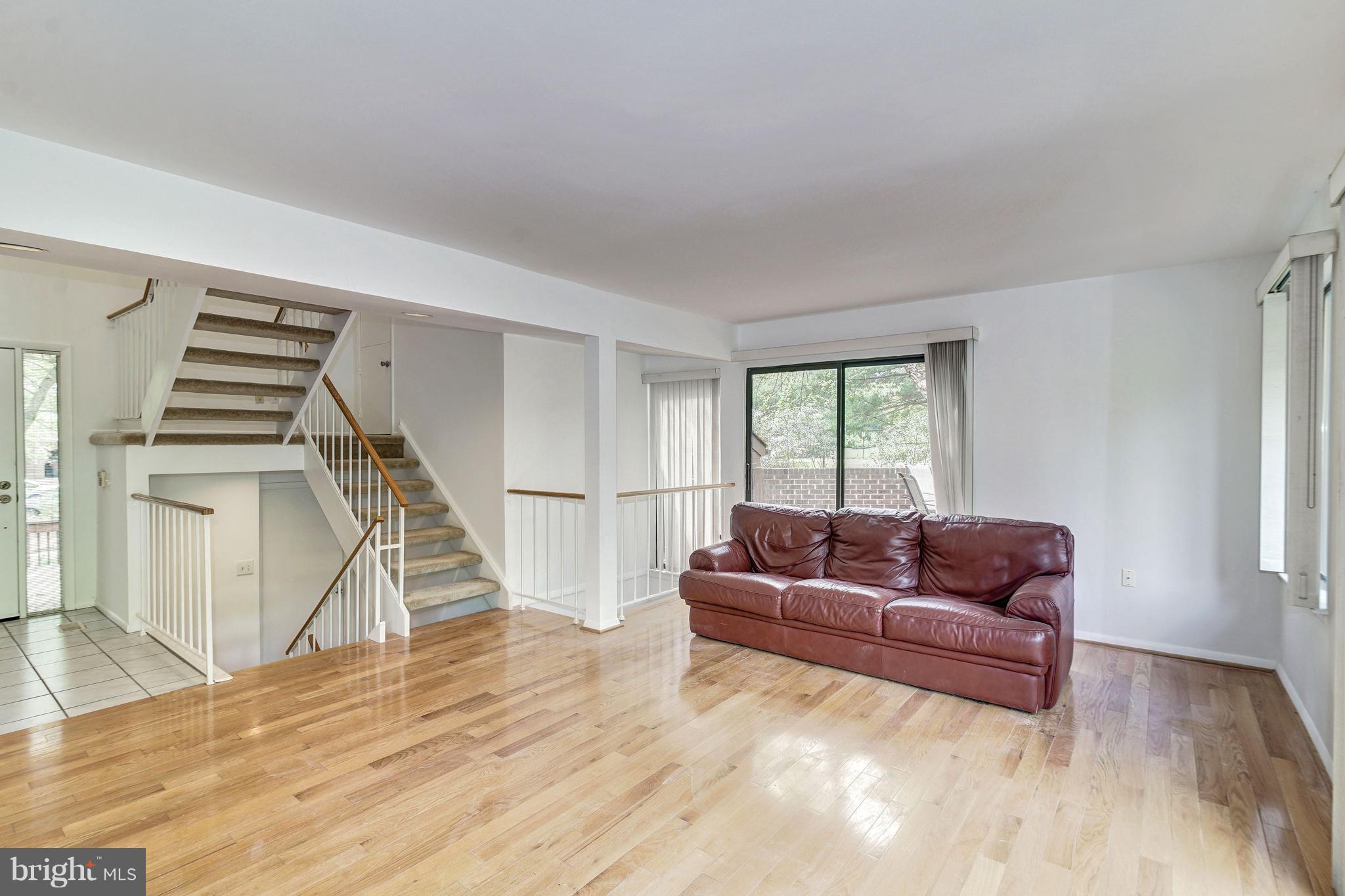 2171 Cabots Point Lane Reston, VA 20191 - Photo 4 of 30 Living Room