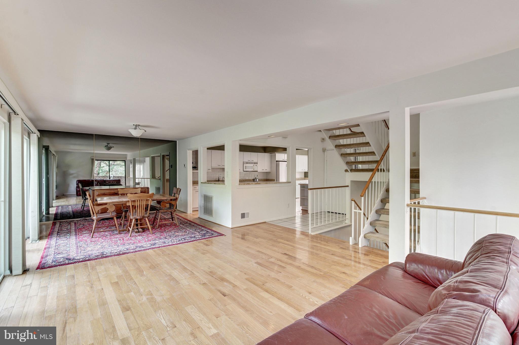 2171 Cabots Point Lane Reston, VA 20191 - Photo 6 of 30 Living Room