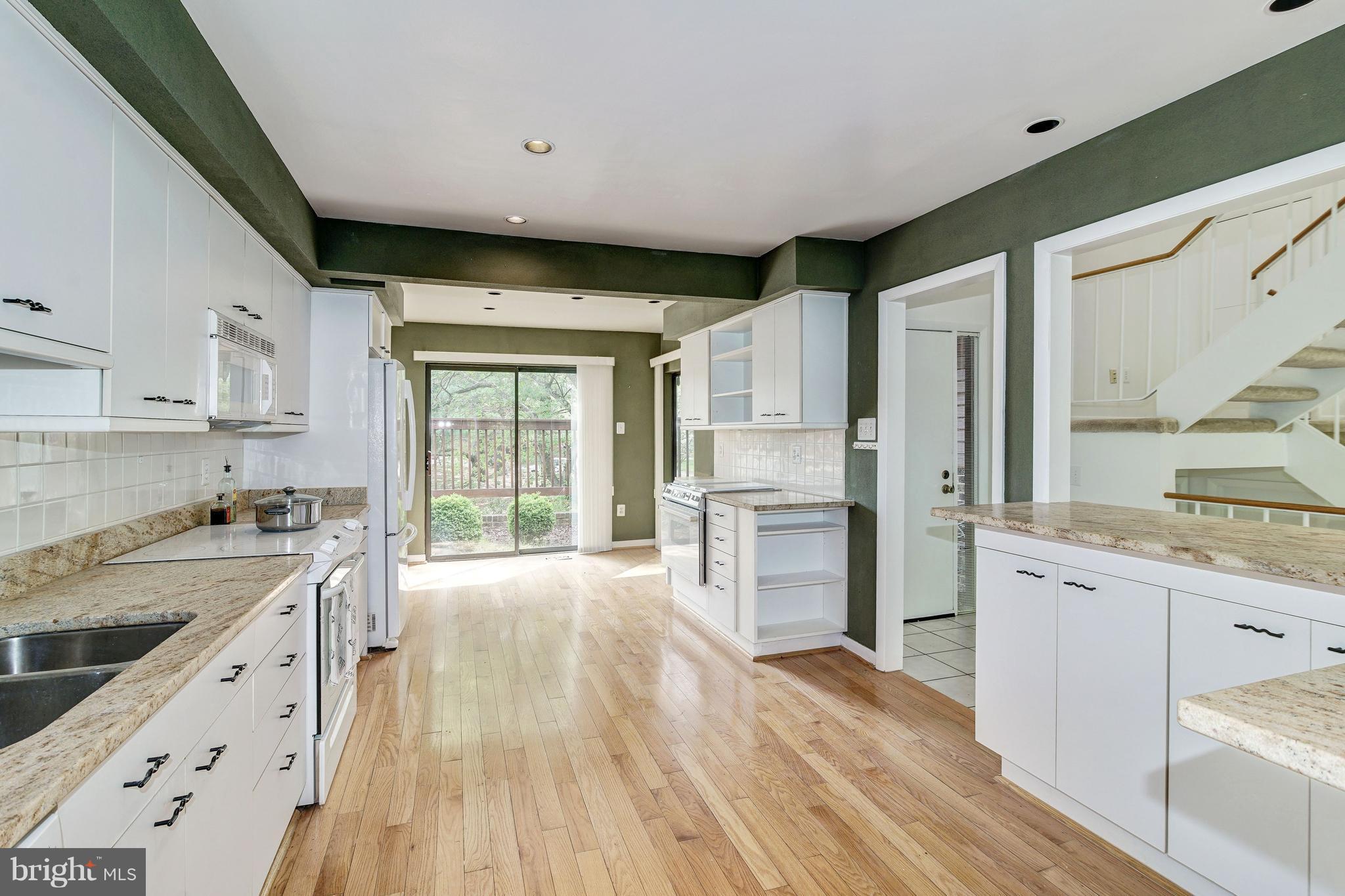 2171 Cabots Point Lane Reston, VA 20191 - Photo 10 of 30 Kitchen