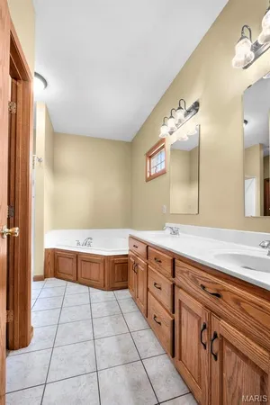 $500,000 | 243 Eagle Ridge Lane, Jackson, MO 63755