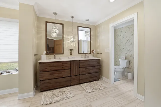 $735,000 | 15 Manchester Lane, Elmhurst, IL 60126