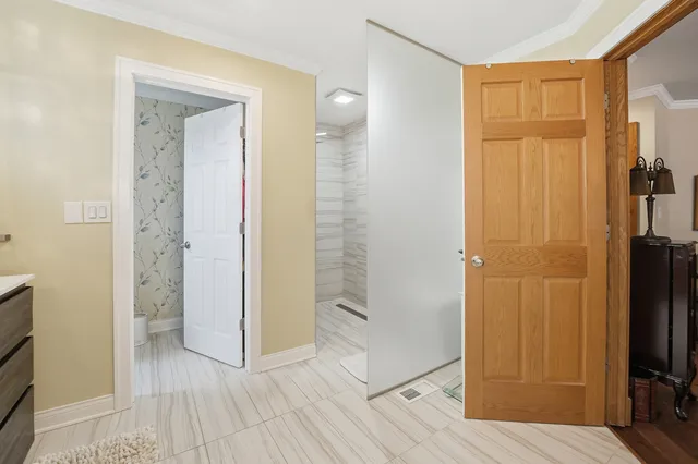 $735,000 | 15 Manchester Lane, Elmhurst, IL 60126