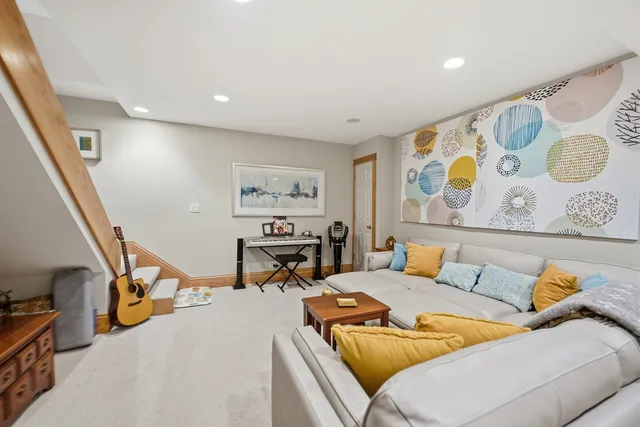 $735,000 | 15 Manchester Lane, Elmhurst, IL 60126