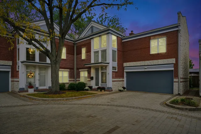 $735,000 | 15 Manchester Lane, Elmhurst, IL 60126