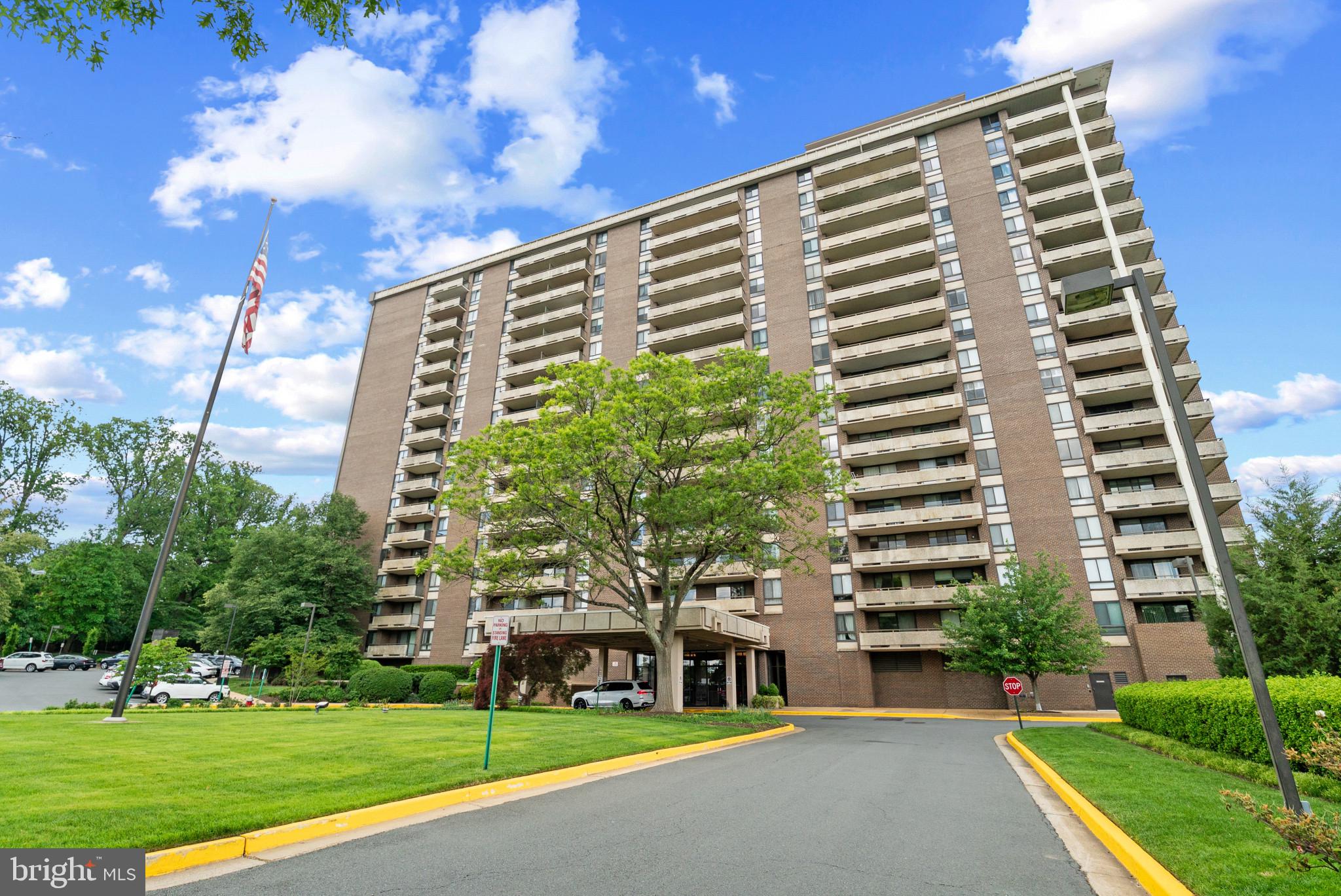 1800 Old Meadow Road, Unit 903 McLean, VA 22102 - Photo 2 of 27