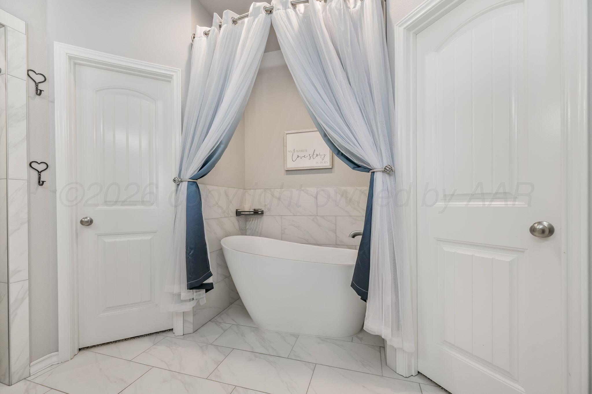 10400 Bushland Road Amarillo, TX 79119 - Photo 13 of 31 Master Bath