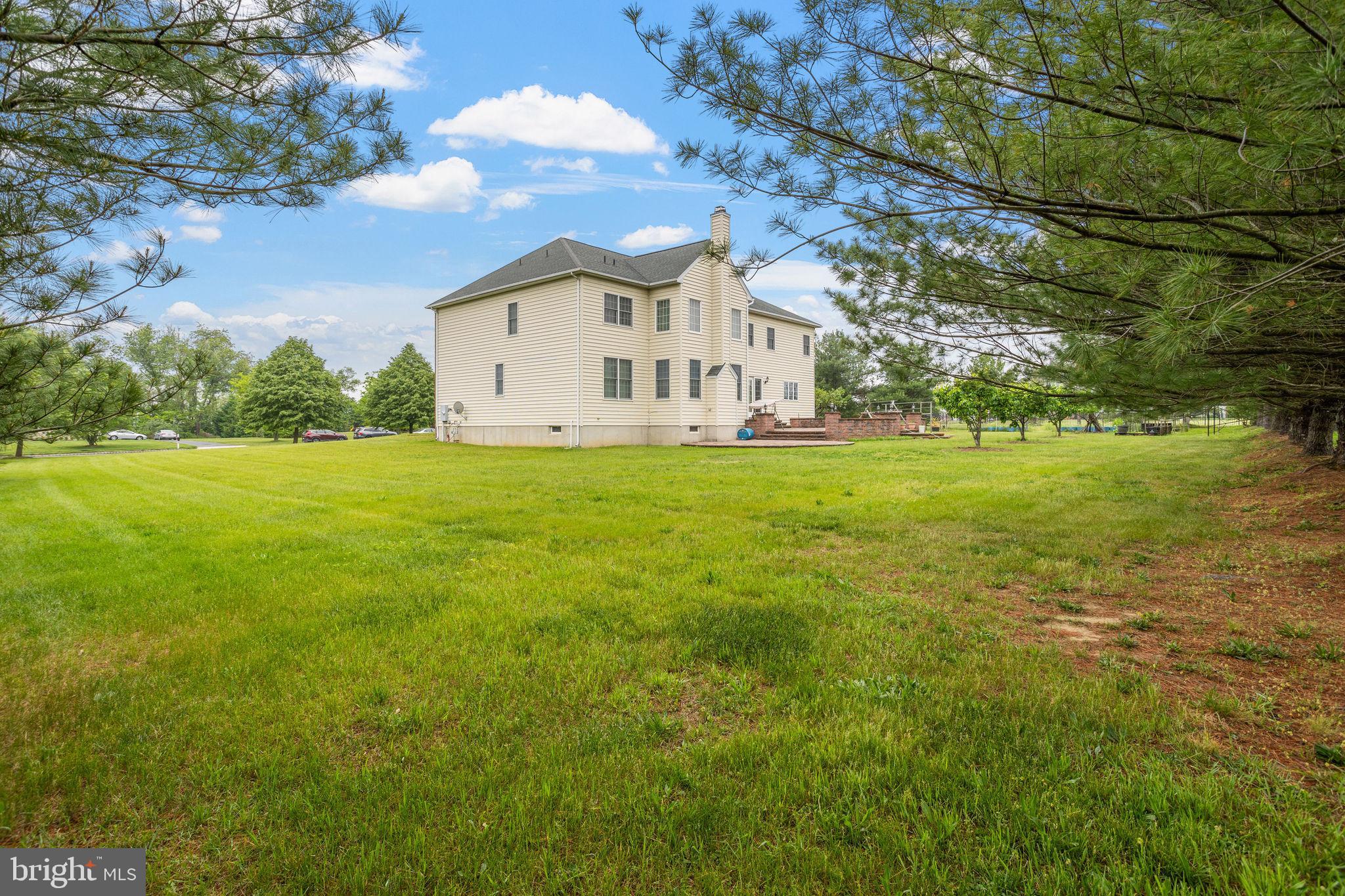 17 Grant Drive Cream Ridge, NJ 08514 - Photo 4 of 22