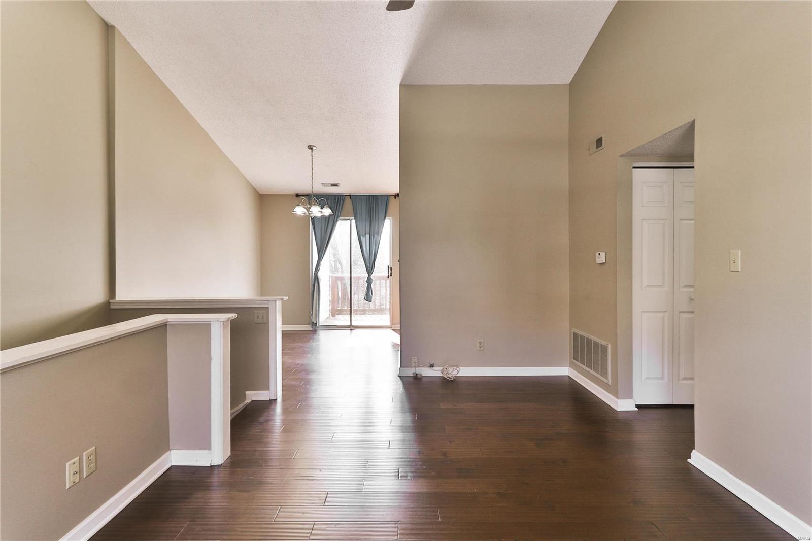 9132 Eager Road St. Louis, MO 63144 - Photo 2 of 12 Gallery Image 2