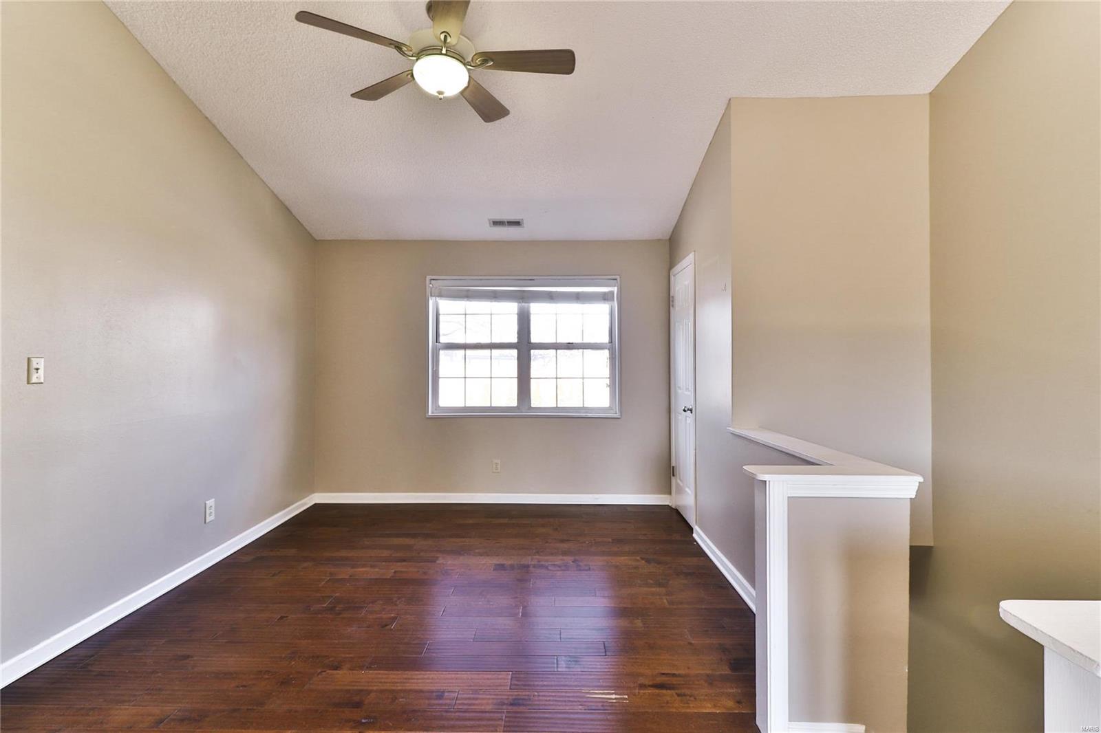 9132 Eager Road St. Louis, MO 63144 - Photo 3 of 12 Gallery Image 3