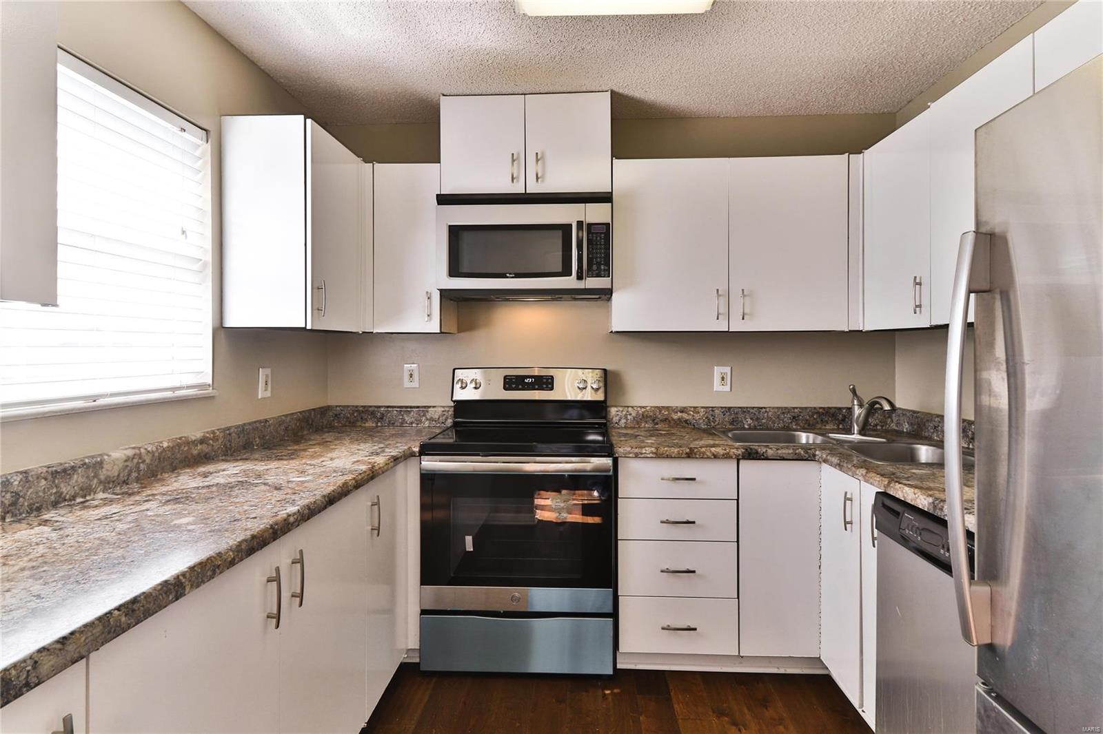 9132 Eager Road St. Louis, MO 63144 - Photo 4 of 12 Gallery Image 4