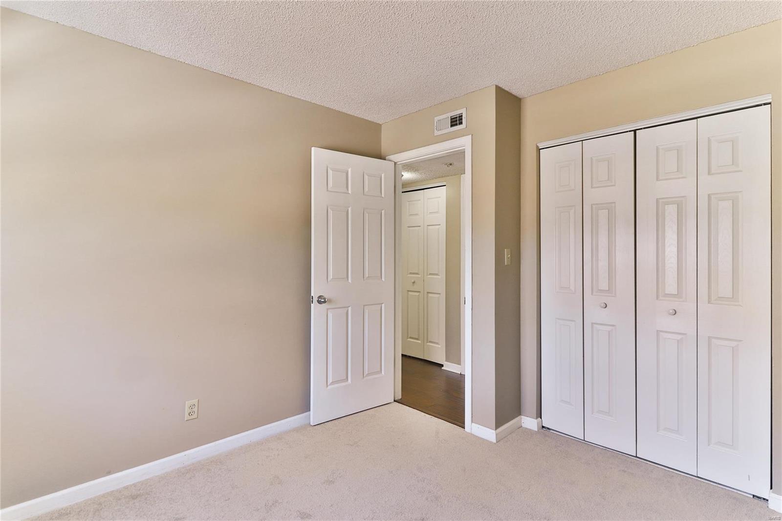 9132 Eager Road St. Louis, MO 63144 - Photo 8 of 12 Gallery Image 8