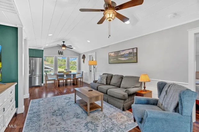 $490,000 | 118 West Ellis Lane, Mount Carmel, TN 37645