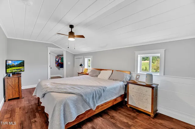 $490,000 | 118 West Ellis Lane, Mount Carmel, TN 37645