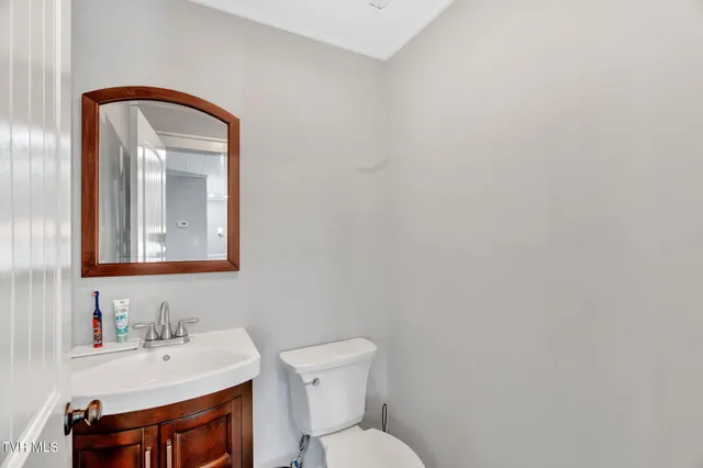 $490,000 | 118 West Ellis Lane, Mount Carmel, TN 37645