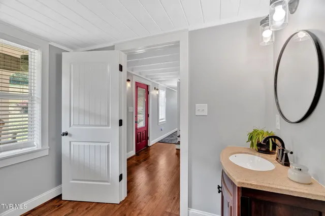 $490,000 | 118 West Ellis Lane, Mount Carmel, TN 37645