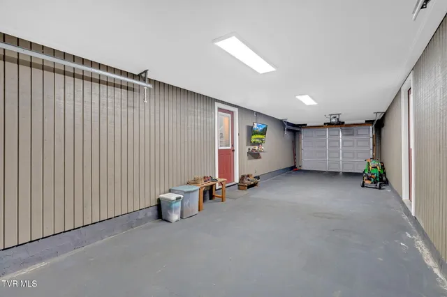 $490,000 | 118 West Ellis Lane, Mount Carmel, TN 37645