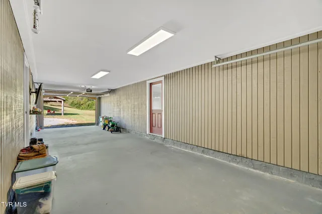 $490,000 | 118 West Ellis Lane, Mount Carmel, TN 37645