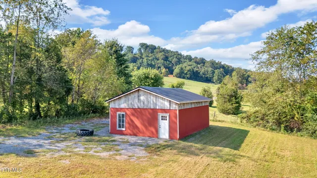 $490,000 | 118 West Ellis Lane, Mount Carmel, TN 37645