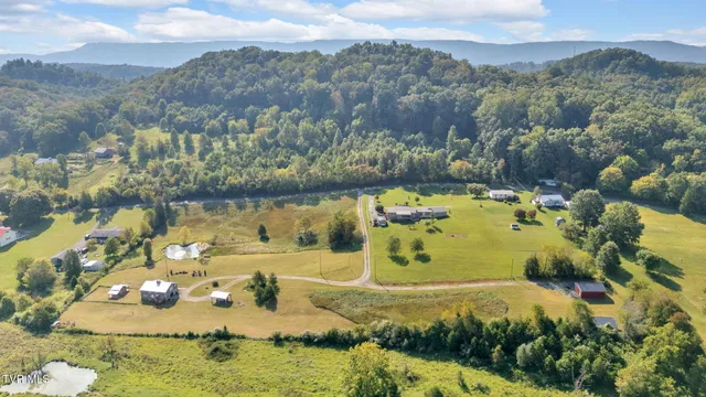 $490,000 | 118 West Ellis Lane, Mount Carmel, TN 37645