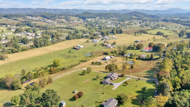 $490,000 | 118 West Ellis Lane, Mount Carmel, TN 37645