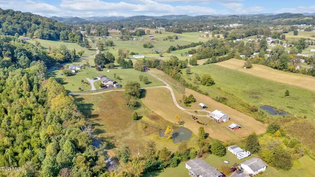 $490,000 | 118 West Ellis Lane, Mount Carmel, TN 37645