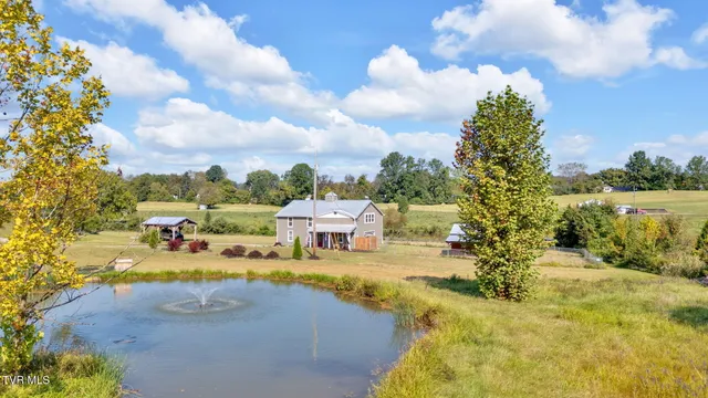 $490,000 | 118 West Ellis Lane, Mount Carmel, TN 37645