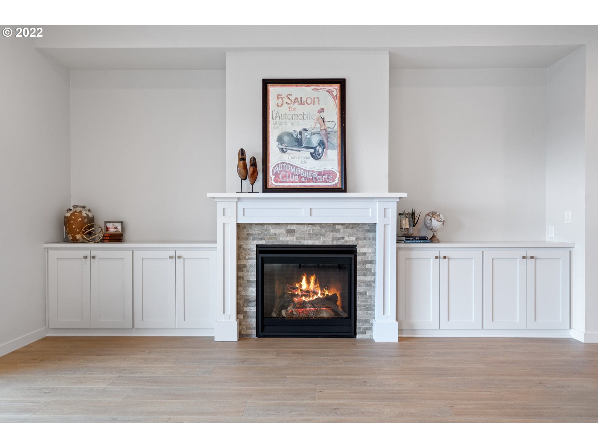 818 South 88th Avenue Ridgefield, WA 98642 - Photo 6 of 32 a view of a livingroom with a fireplace and cabinet