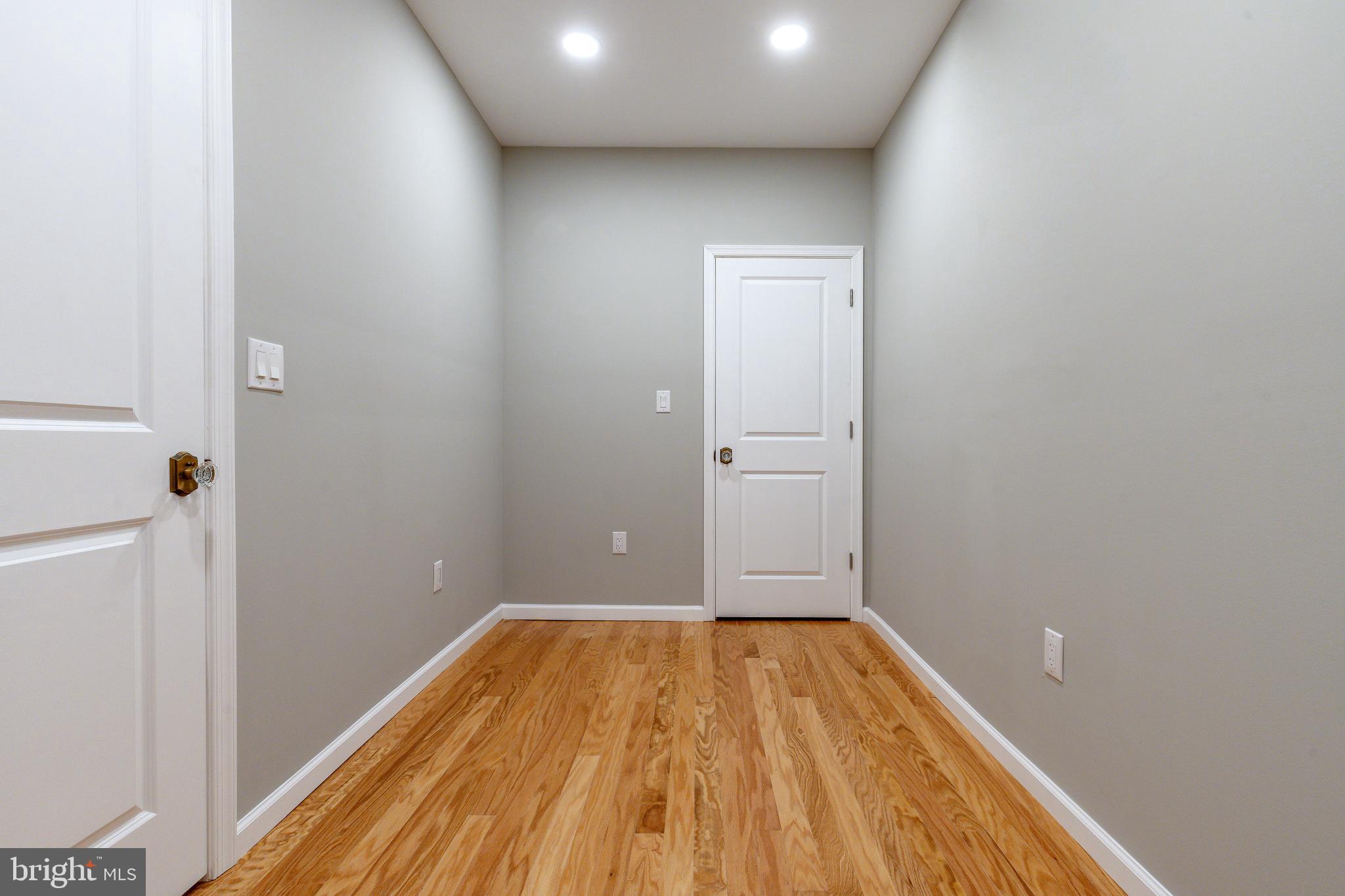 109 Watkins Street Philadelphia, PA 19148 - Photo 17 of 47 Middle Room 2nd Floor