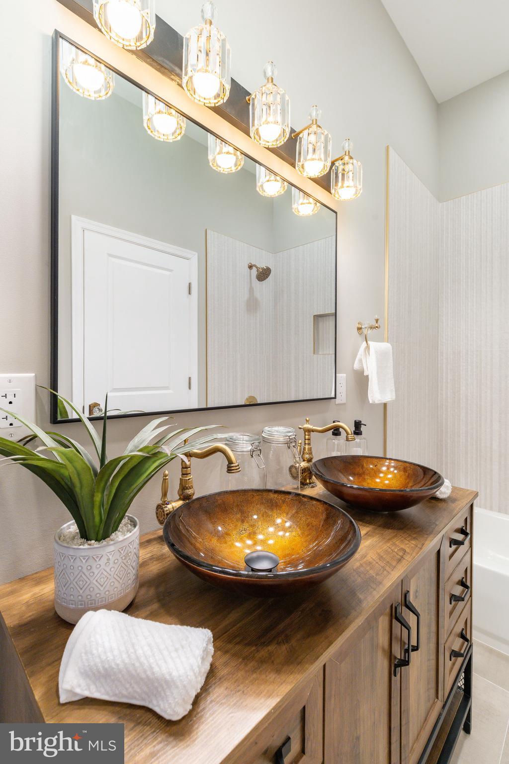 109 Watkins Street Philadelphia, PA 19148 - Photo 20 of 47 2nd Floor Bathroom