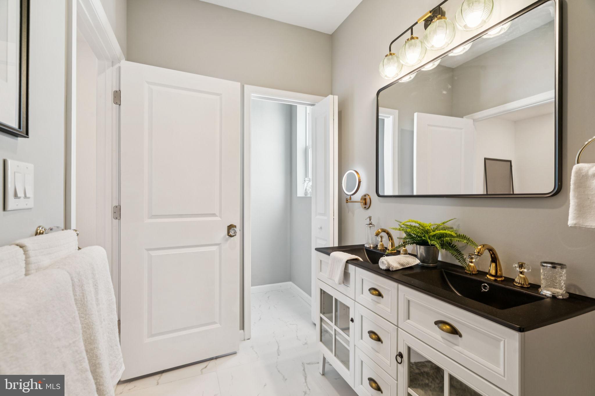 109 Watkins Street Philadelphia, PA 19148 - Photo 33 of 47 Primary Suite Bathroom