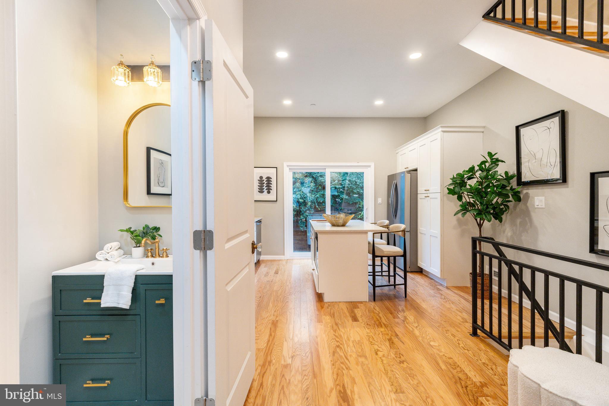 109 Watkins Street Philadelphia, PA 19148 - Photo 8 of 47 1st Floor Powder Room