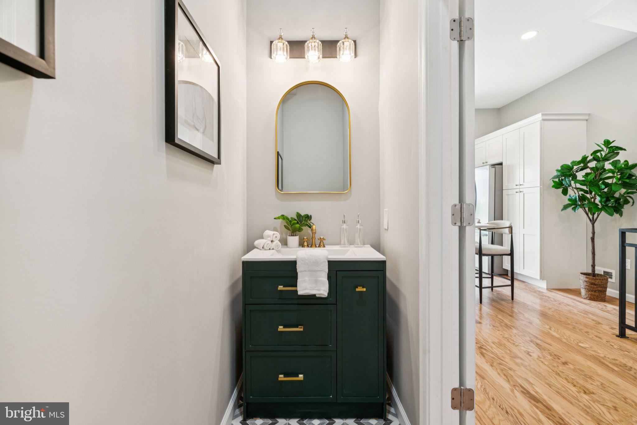 109 Watkins Street Philadelphia, PA 19148 - Photo 9 of 47 1st Floor Powder Room