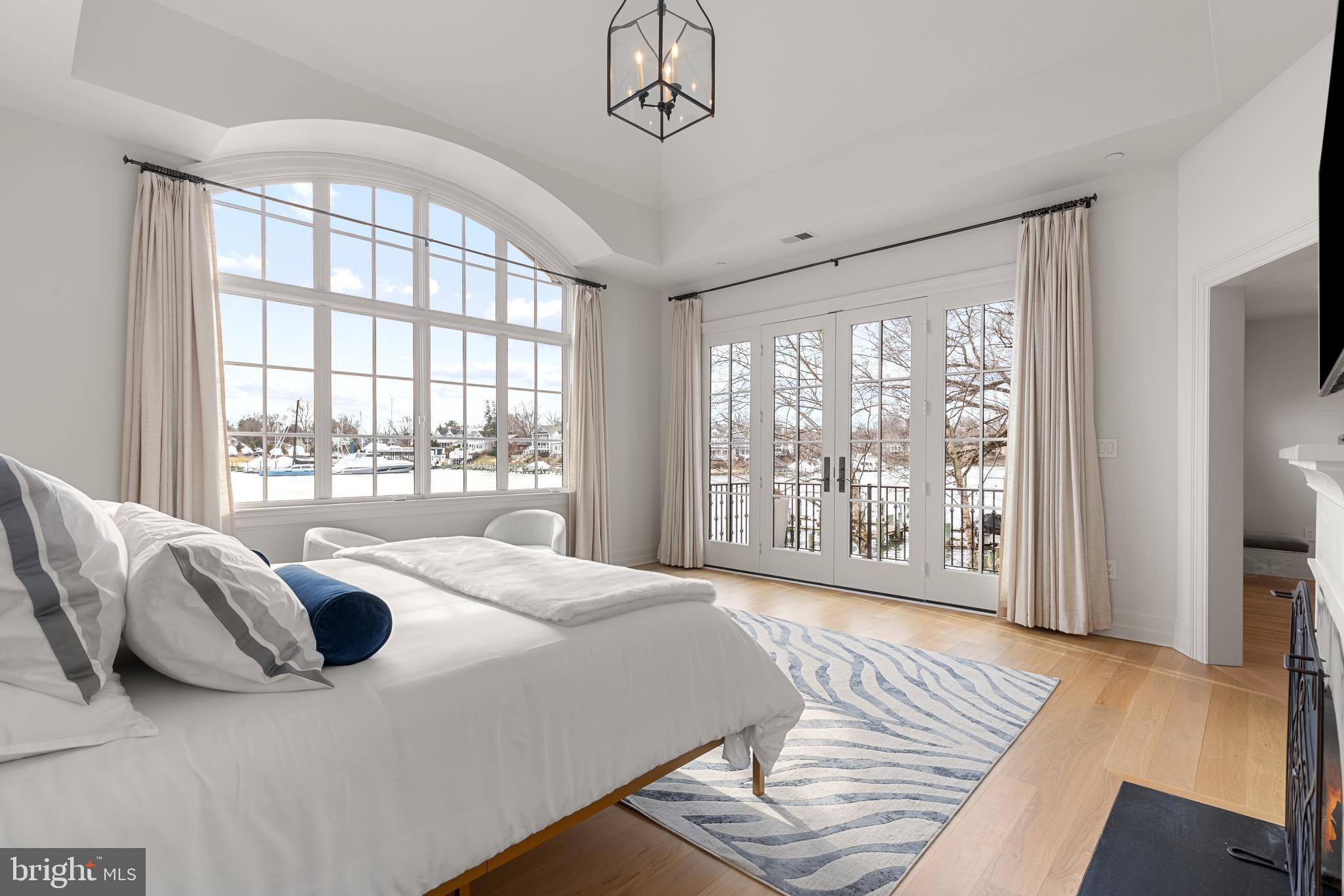 1 Shipwright Harbor Annapolis, MD 21401 - Photo 19 of 39 a bedroom with a bed and a large window