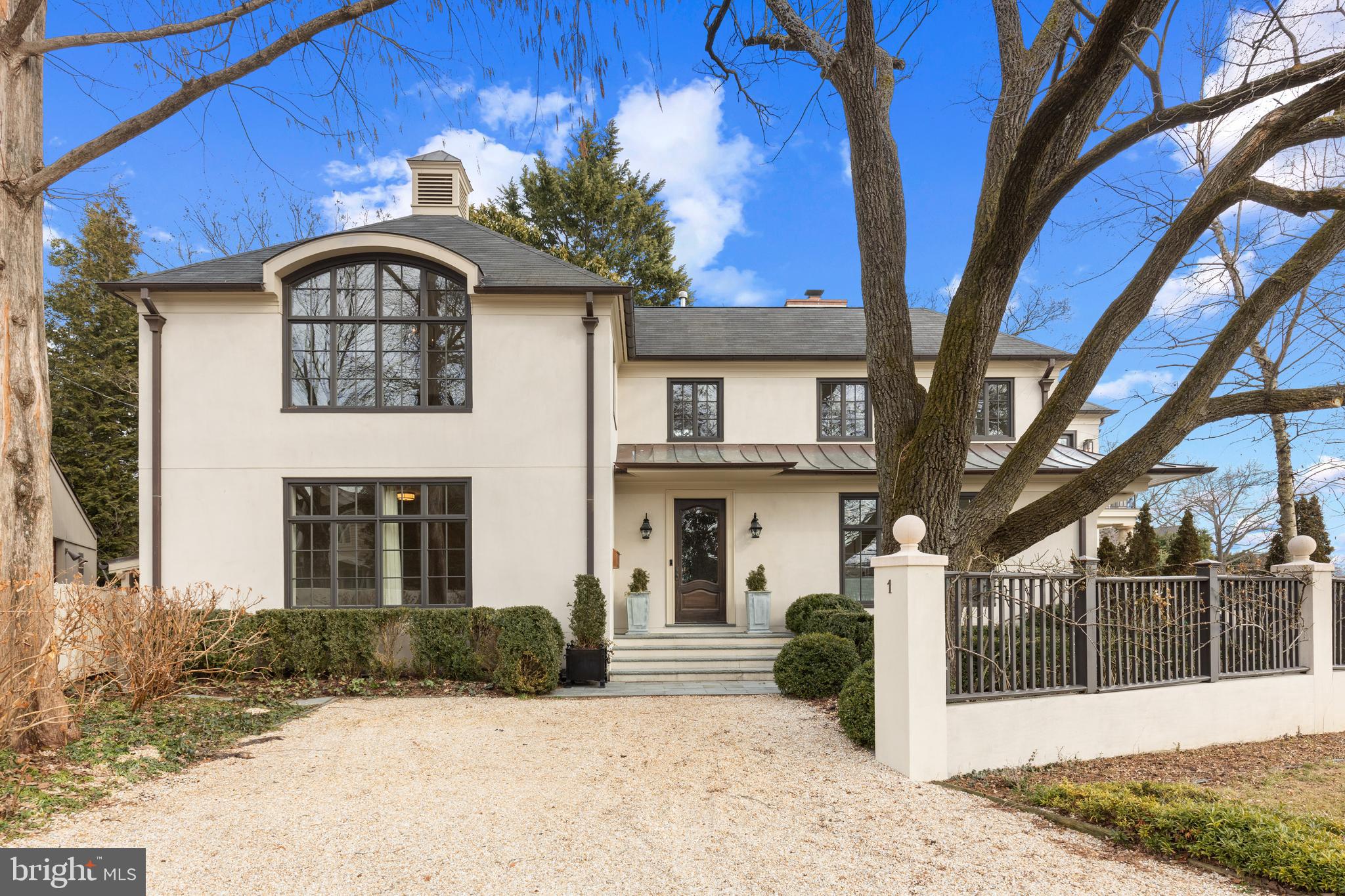 1 Shipwright Harbor Annapolis, MD 21401 - Photo 4 of 39 a front view of a house with a yard