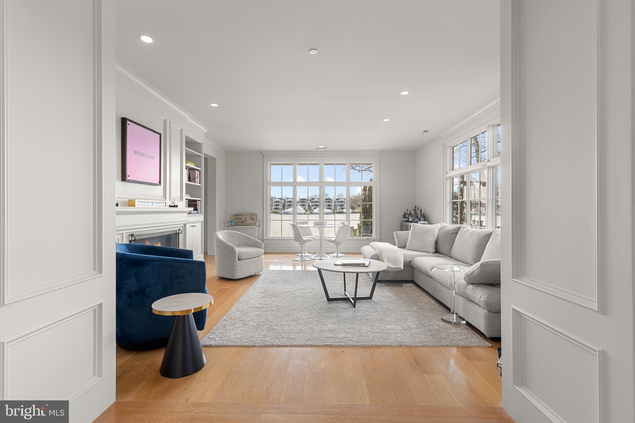 1 Shipwright Harbor Annapolis, MD 21401 - Photo 7 of 39 a living room with furniture and a couch