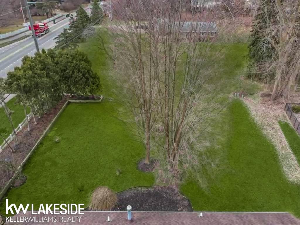 1005 East Fairview Lane Rochester, MI 48306 - Photo 7 of 35 50008678-8.JPG