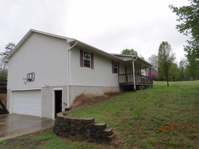250 Orchard View Road Oliver Springs, TN 37840 - Photo 4 of 14 250 4
